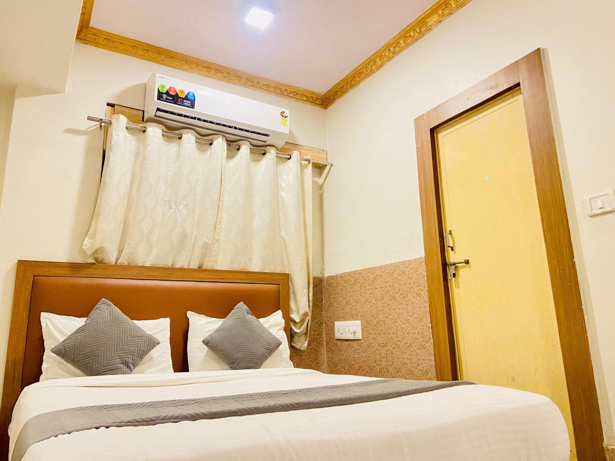 Hotel Abc Satellite Prahlad Nagar Ahmedabad Exterior foto