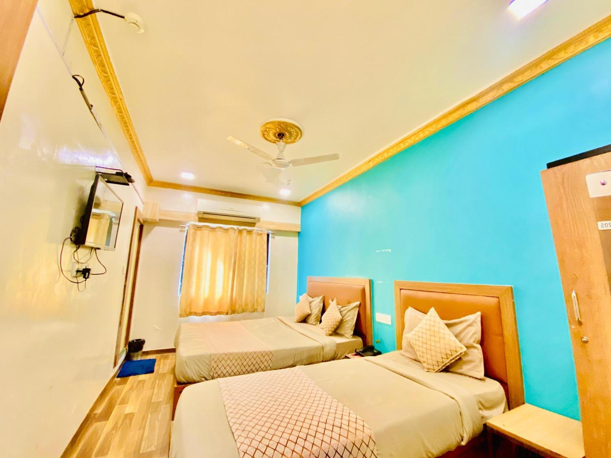 Hotel Abc Satellite Prahlad Nagar Ahmedabad Exterior foto